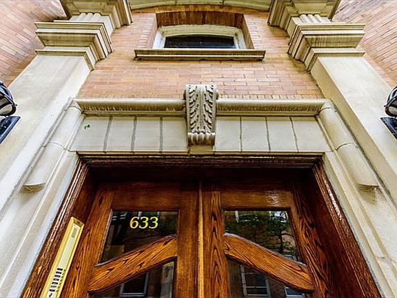 2nd image of 633 W Barry Ave APT 1N