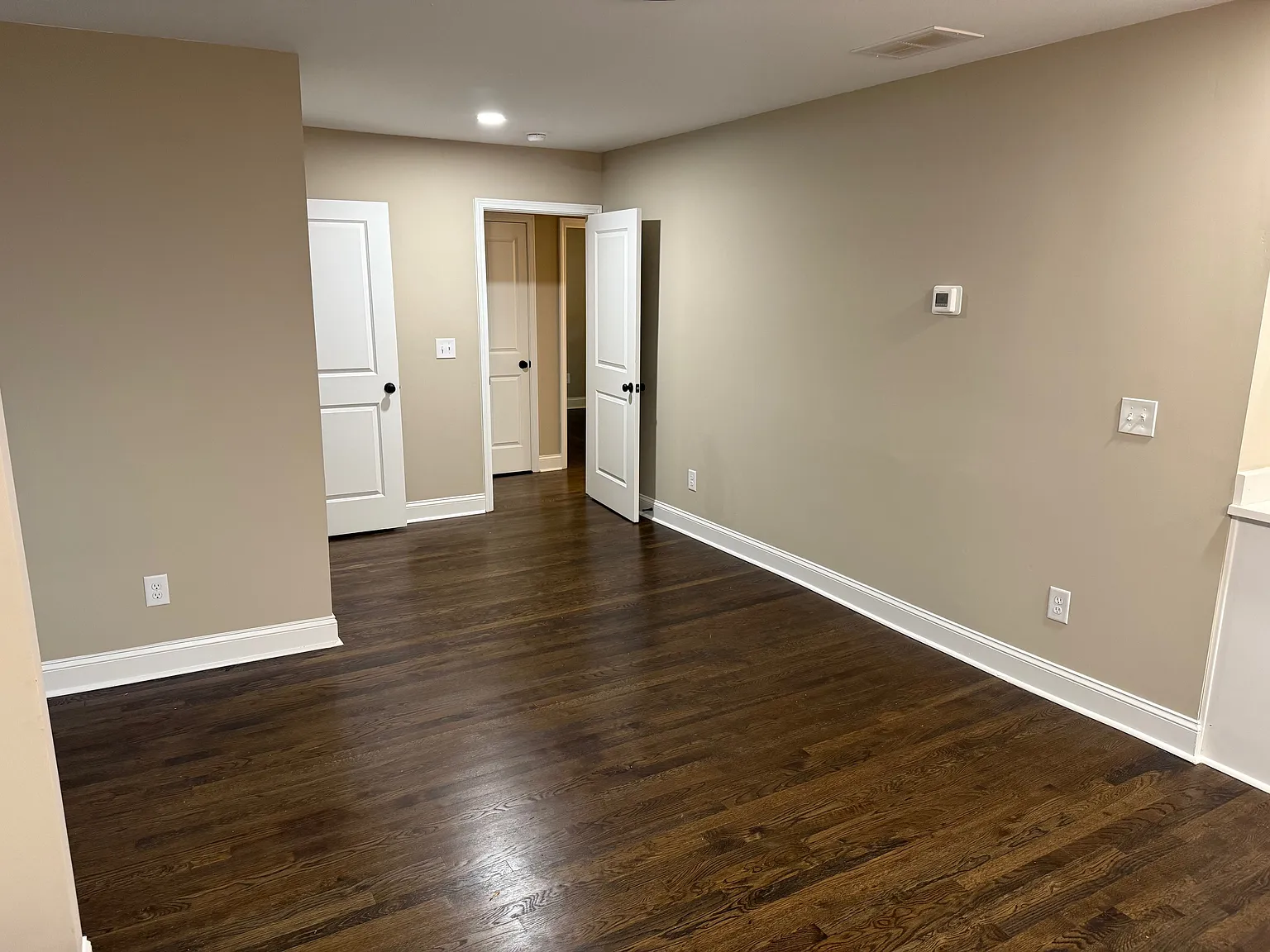 5 bed, 2100 sqft, $3,200 — Photo 4