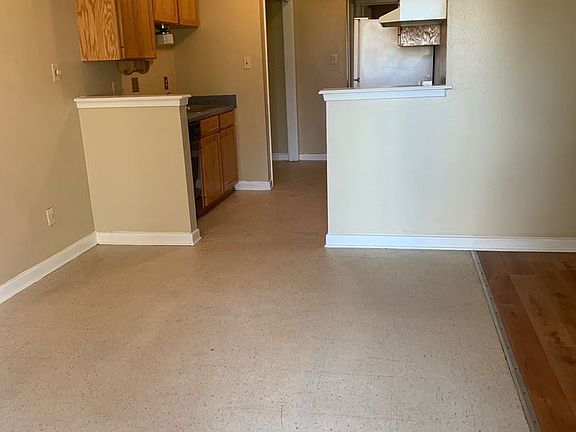 2nd image of 100 Vieux Orleans Cir APT B