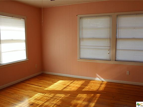 5th image of 211 W Devers Ave