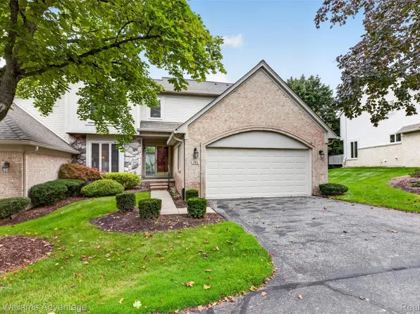 105 Hampton Ct, Northville, MI 48168