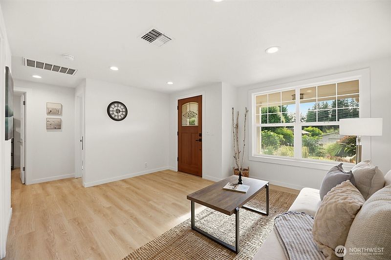 5th image of 23105 32nd Avenue W