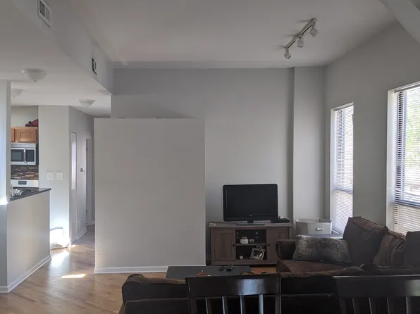 2824 N Sheffield Ave #2, Chicago, IL 60657