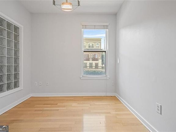 4th image of 390 17th St NW Unit 2001
