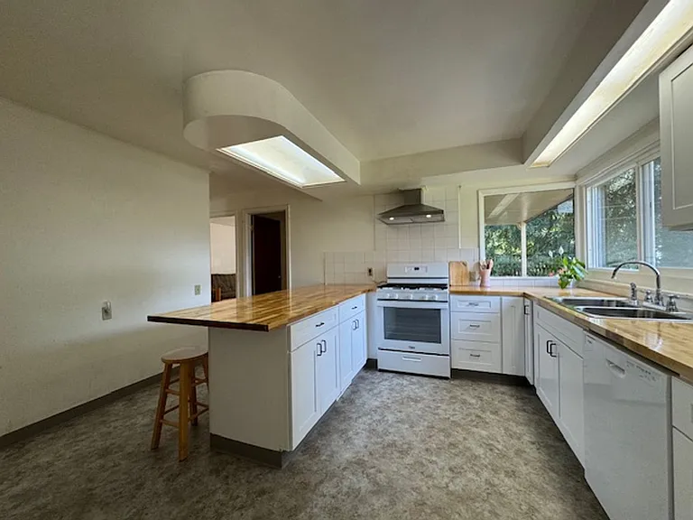 1184 Fickle Hill Rd — Photo 5