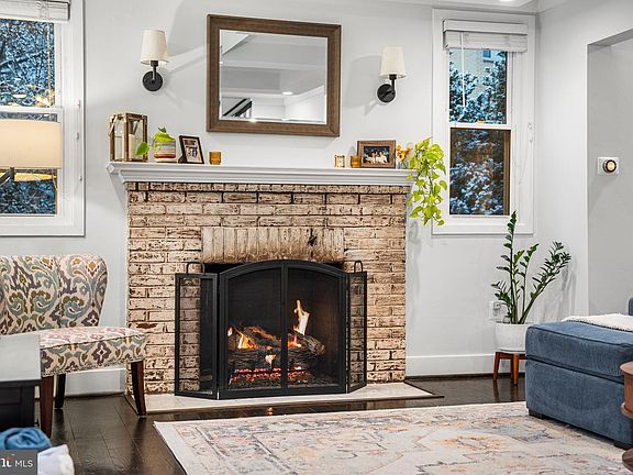 4th image of 1433 Fort Stevens Dr NW