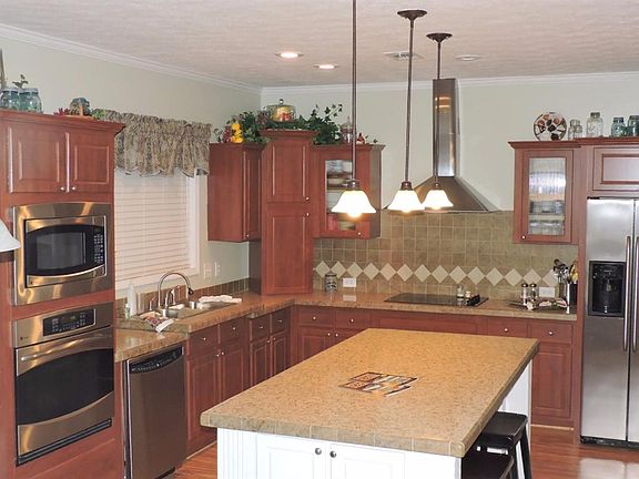 5th image of 611 Pine Ct