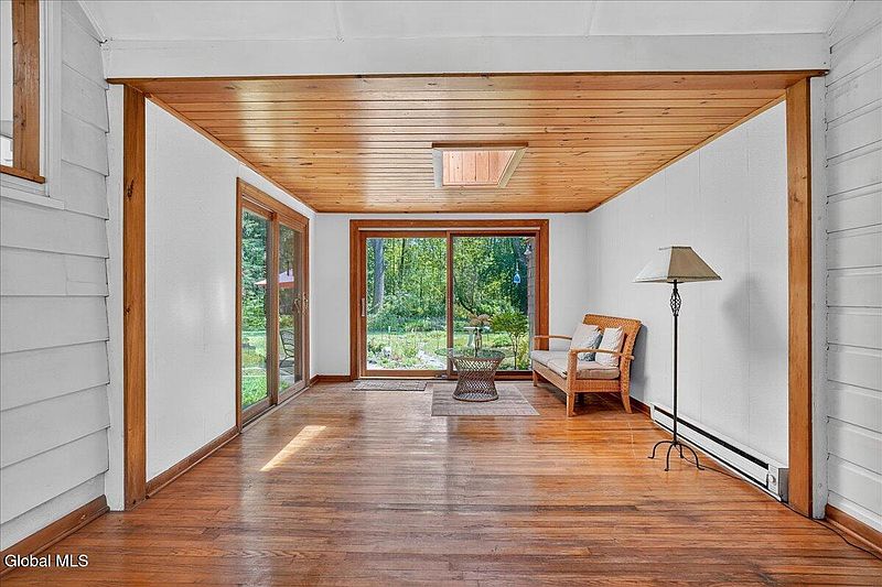 2nd image of 11 Sherwood Lane