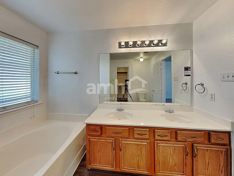 1417 Indian Wells Trl — Photo 9