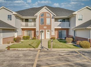 1270 Village Centre Dr UNIT 4, Kenosha, WI 53144