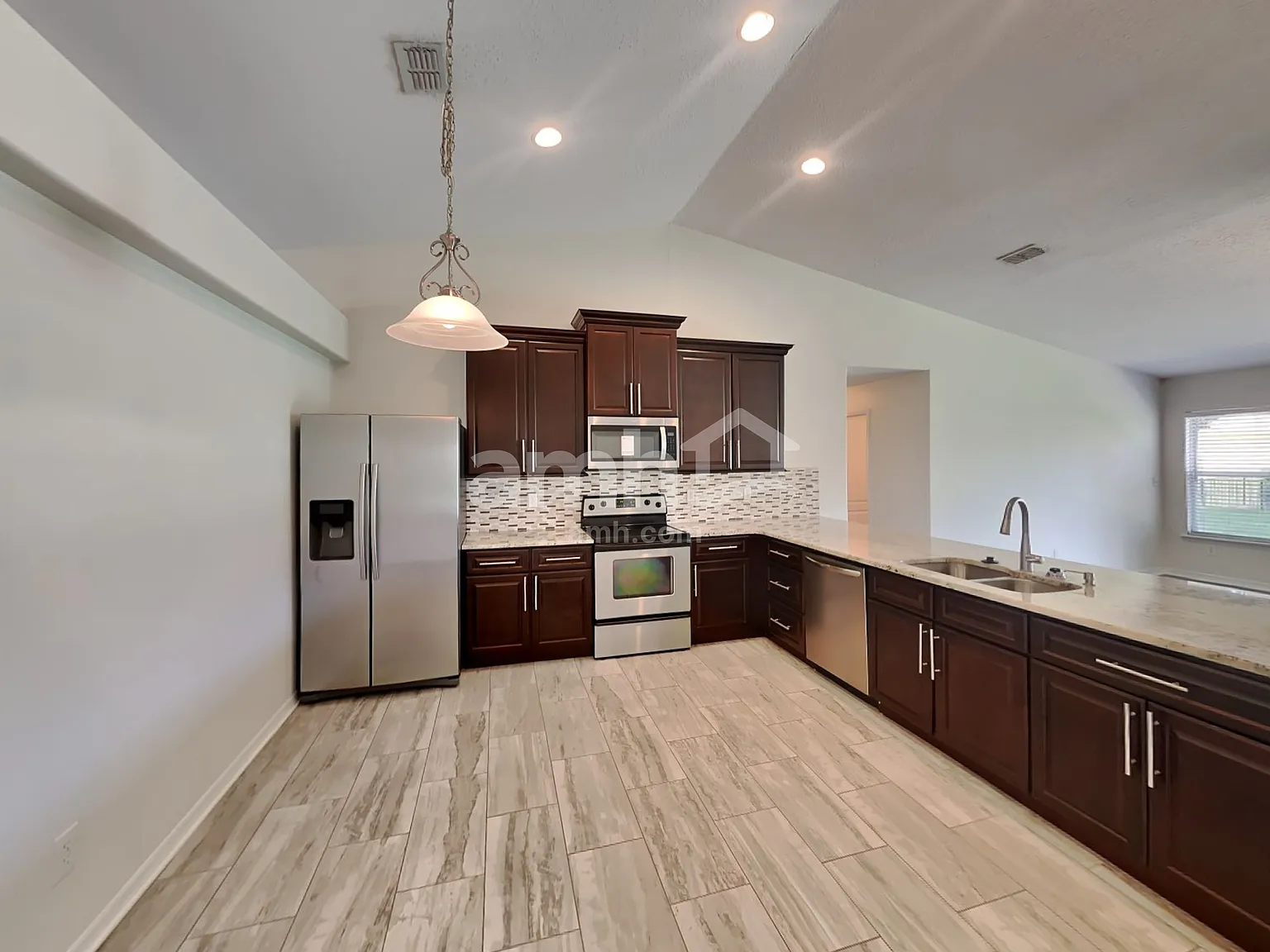 3 bed, 2.0 bath, 1810 sqft, $2,245 — Photo 3
