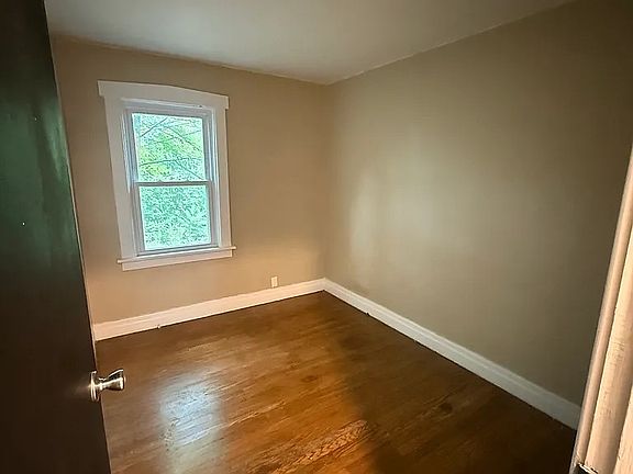 4th image of 37 Linview Ter #U