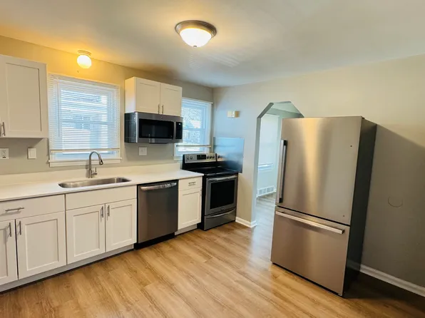 414 W Robert Ave, Hazel Park, MI 48030