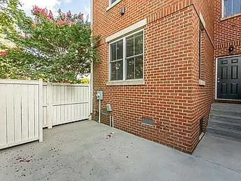 1422 W Cary St — Photo 13