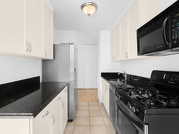 3rd image of 1619 3rd Ave APT 18K