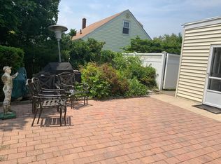 117 E Granada Ave, Lindenhurst, NY 11757