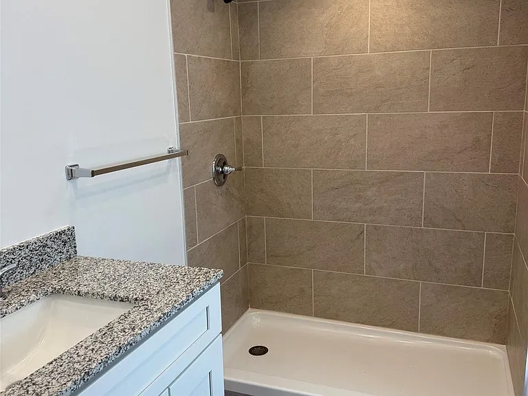 1 Parker Dr #4 — Photo 7