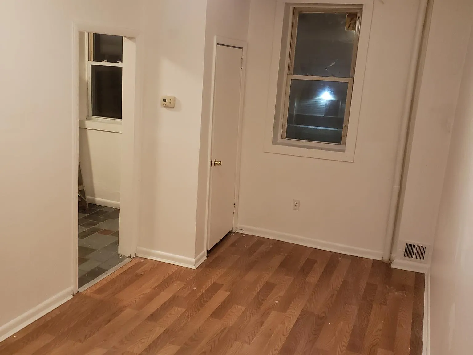 Studio, 350 sqft, $950 — Photo 3