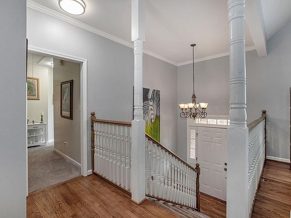 3rd image of 165 Woodbury Dr