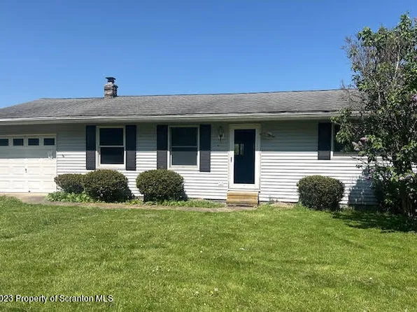 38 W Grzybowski Rd, Olyphant, PA 18447