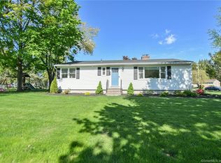 5 Chantil Cir, Cheshire, CT 06410