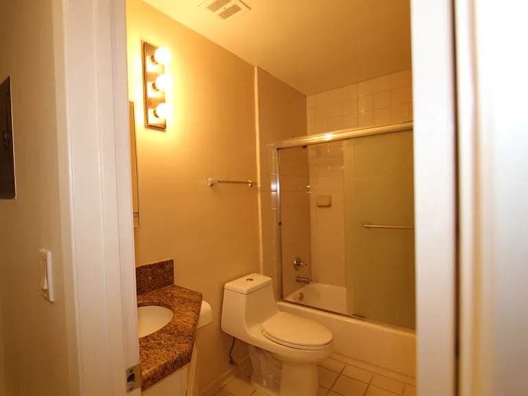 1137 Rosecrans Ave — Photo 11