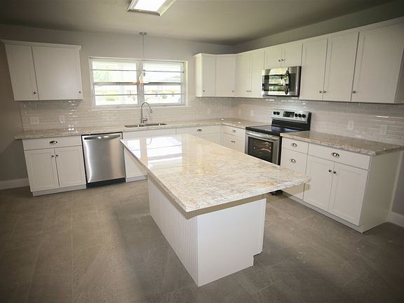 3rd image of 13540 Leaning Oaks Dr
