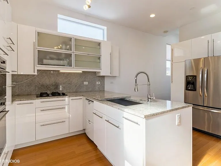 2541 W Chicago Ave #2R — Photo 3