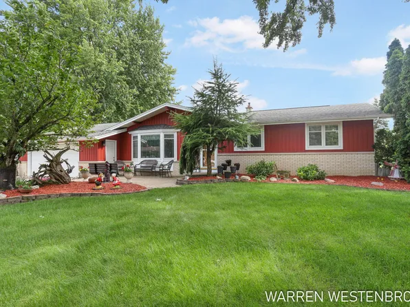 596 Huizenga St, Zeeland, MI 49464