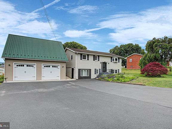 3rd image of 108 Willow Dr