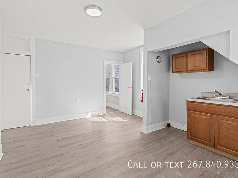 129-131 E Roosevelt Blvd #131.3 — Photo 4