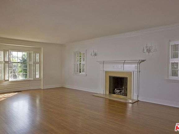 4th image of 121 S Bentley Ave