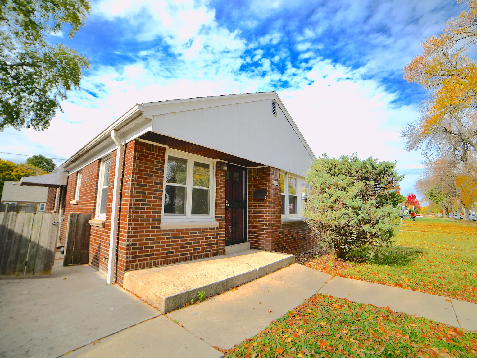 3 bed, 890 sqft, $1,800 — Photo 2