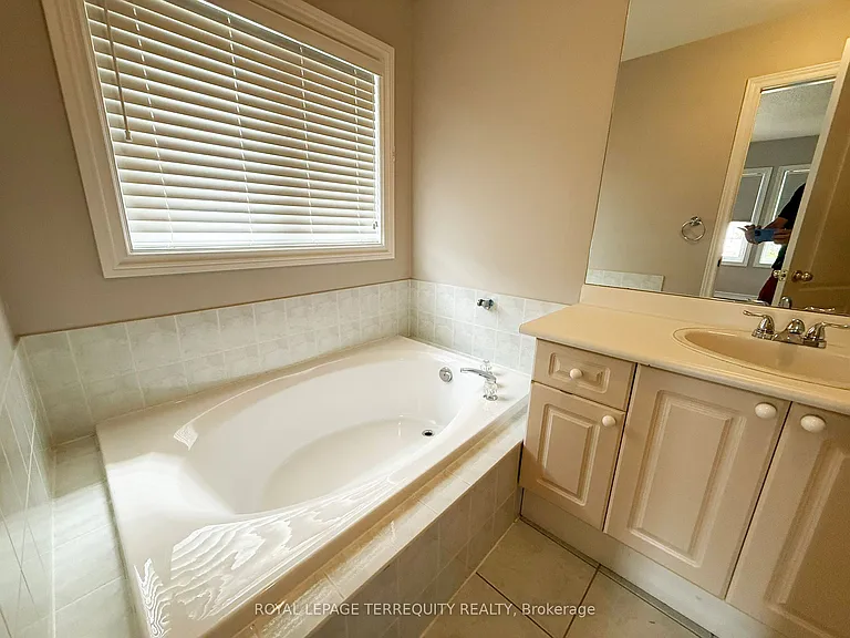 190 Harding Blvd W #34 — Photo 12
