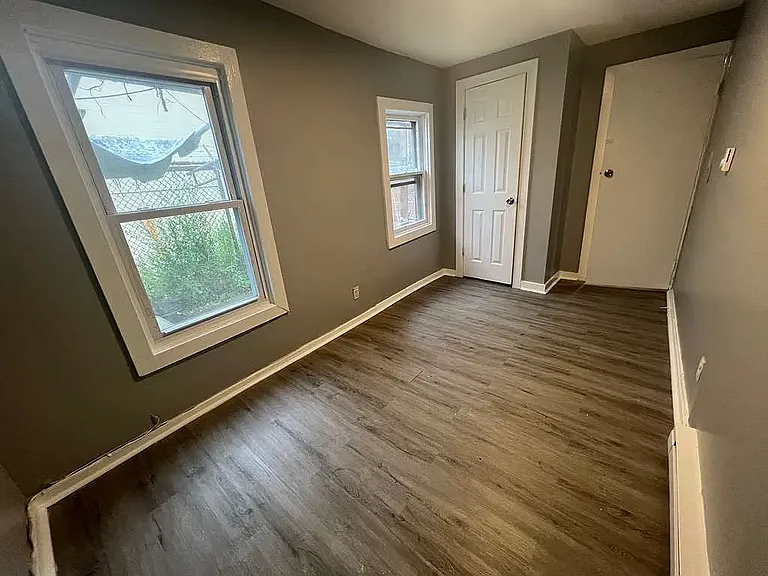 94 Spruce St #1R — Photo 2