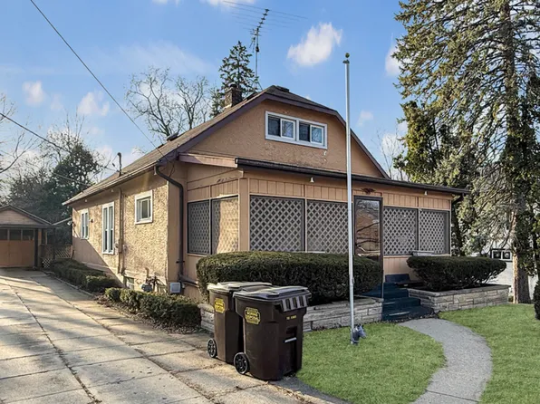 52 N Mernitz Ave, Freeport, IL 61032