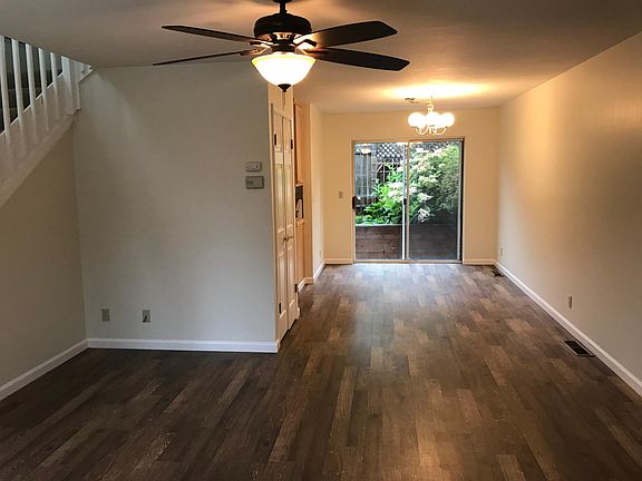 4th image of 105 Bluebonnet Ln APT A