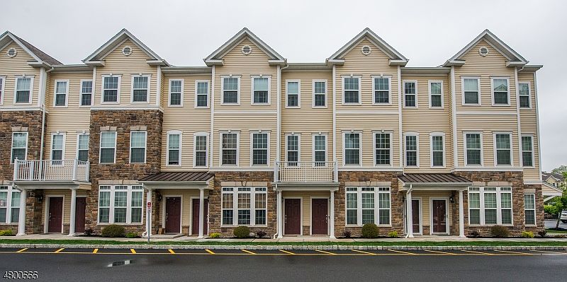 1st image of 20 Wisteria Ln