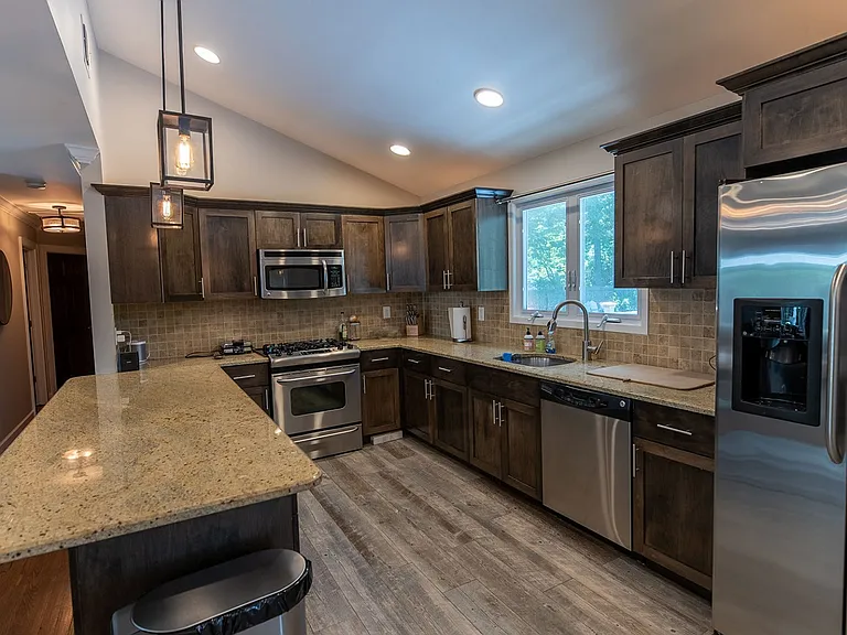 36 Tyrone Dr — Photo 4