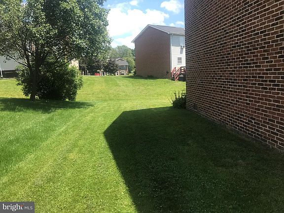 4th image of 208 Waterford Ln