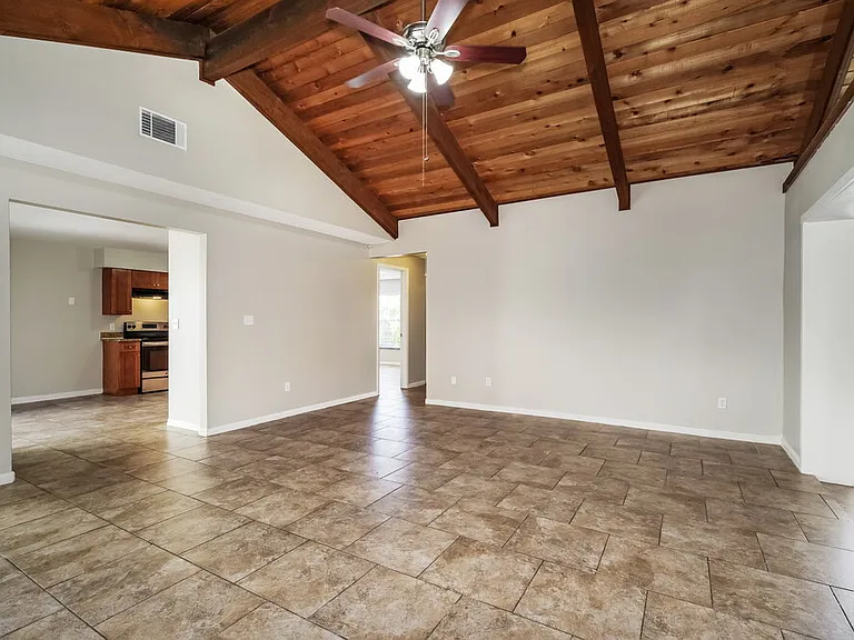 225 Bayhead Dr — Photo 3
