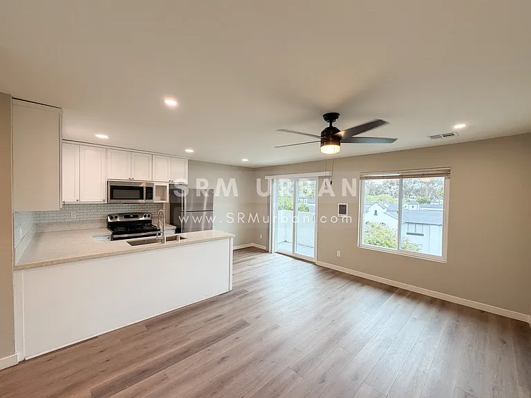 959 Vine St #14 — Photo 4