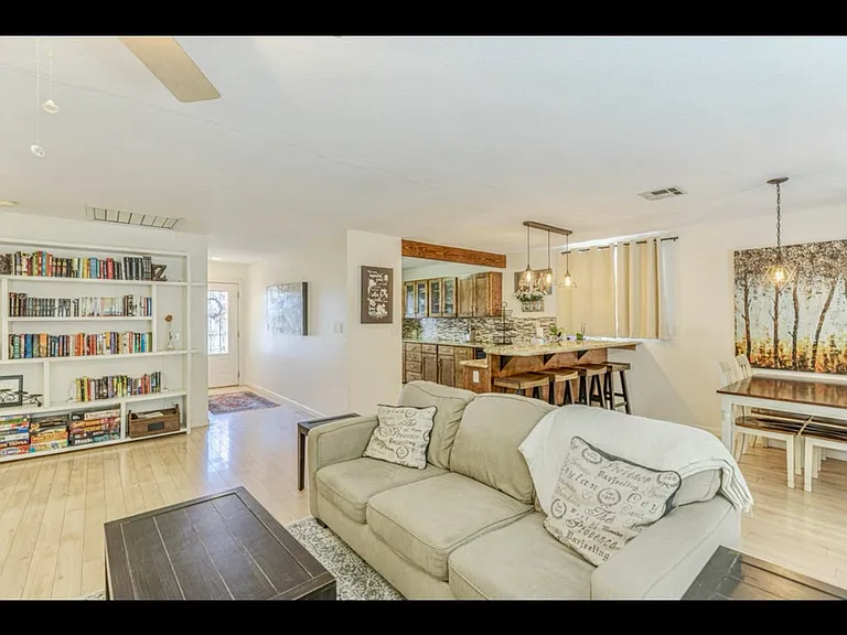 2108 Knollwood Ct — Photo 6