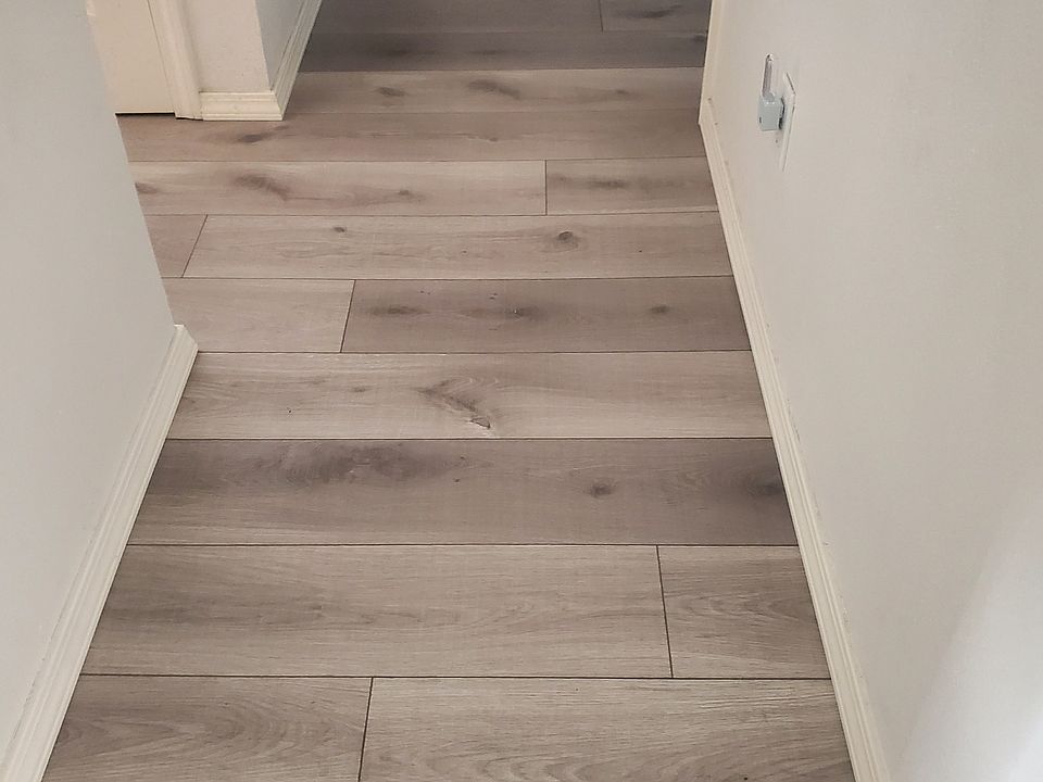 this is the Newer flooring now throughout this home.
