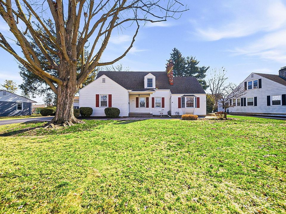 1st image of 825 Lincoln Dr