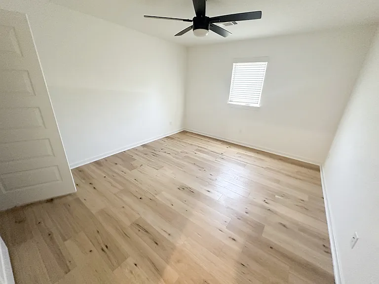 1751 W Holly St — Photo 18