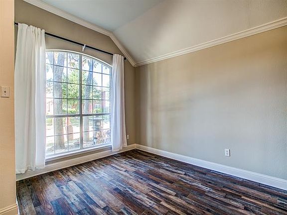 4th image of 1133 Taylor Ln