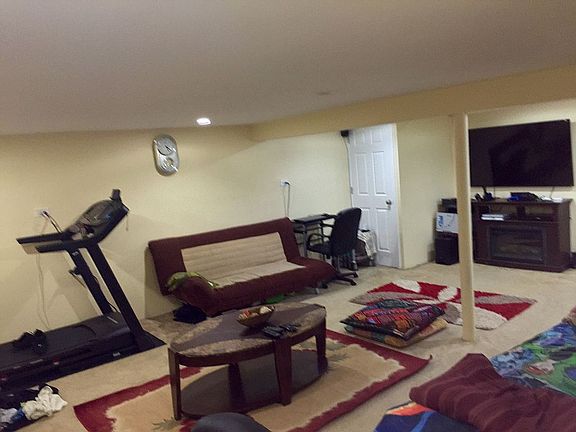 4th image of 6300 N Hermitage Ave Unit D