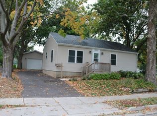 1031 S Cross St, Sycamore, IL 60178