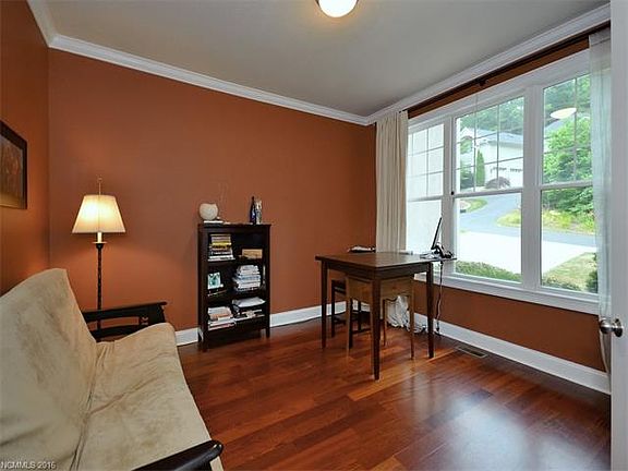 3rd image of 99 Oak Hollow Dr